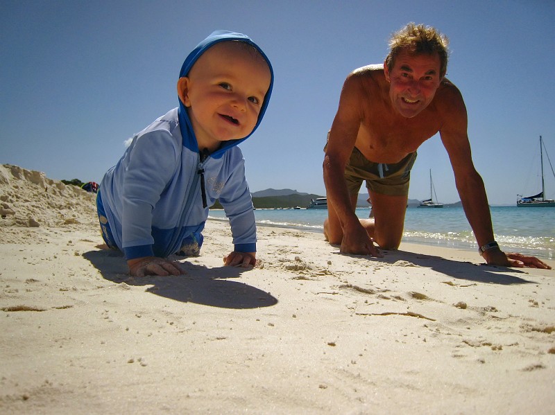 2009-11-06 22-03-22_4.jpg - ...auch ihm davonkrabbeln...